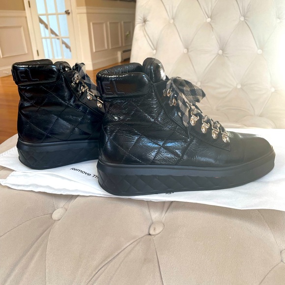 💯 Chanel 2018 Interlocking CC Logo Sneakers - Picture 4 of 9